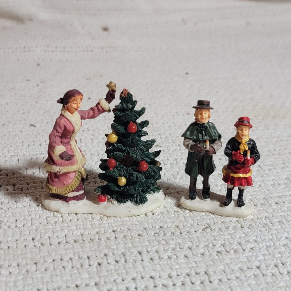 Lemax Christmas Tree Song (Partial Set)